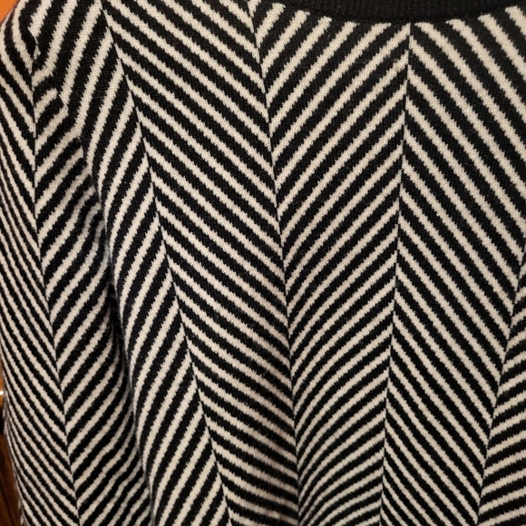Lands' End Black & Cream Chevron Herringbone Cashmere Sweater Size S/M - Picture 6 of 6